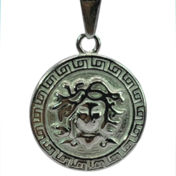 18k Vermeil Goddess Medusa Pendant Necklace! Versace Vibes! - Picture 7 of 9